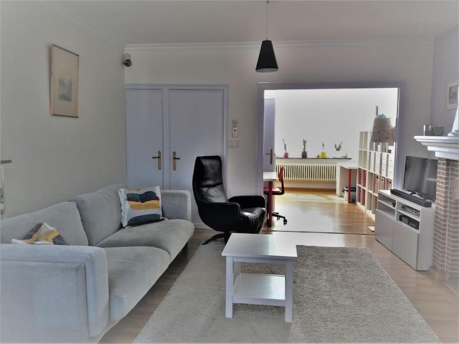Hébergement de vacances Family House, Free Parking, 15min. Walk To City